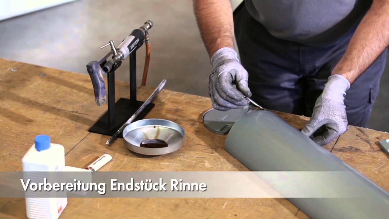 RHEINZINK-Dachentwässerung,Montage des Komplettsystems aus Zink von der Dachrinne bis zum Fallrohr