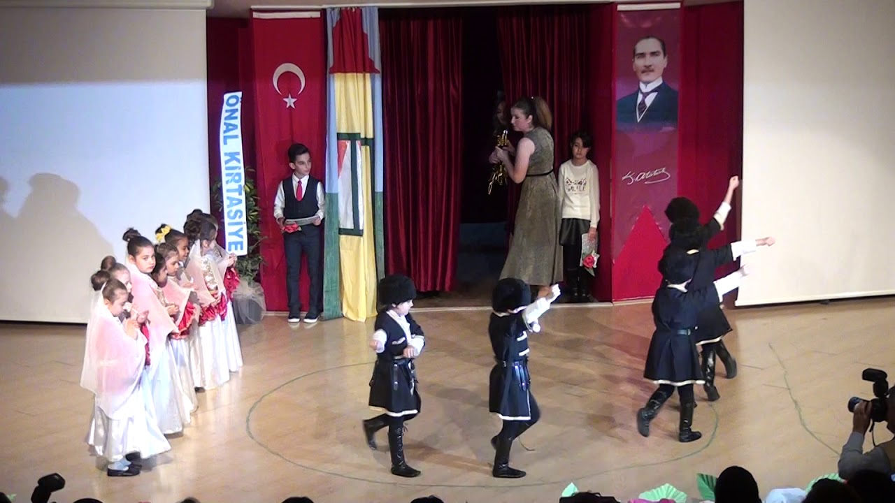 TEMİZ KALPLERİMİZİN KAFKAS YÖRESİ HALK OYUNLARI GÖSTERİSİ