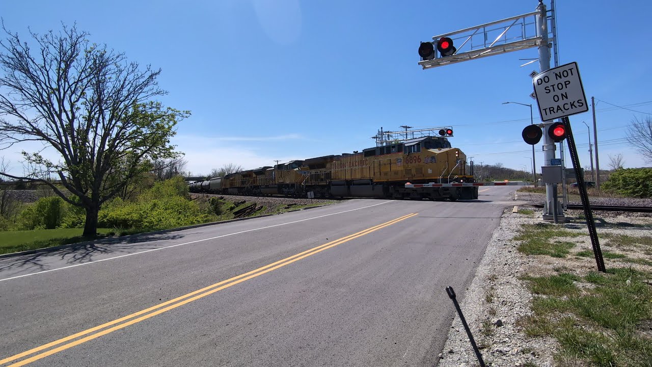 UP6896 UP8393 UP6954 - mixed - UP7865 - FRED 68552 NB on 20240409_132452330 at 428347V