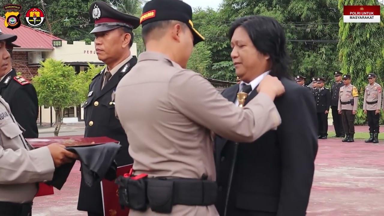 Upacara Penganugerahan Satyalencana Pengabdian Polri kepada 22 Personel