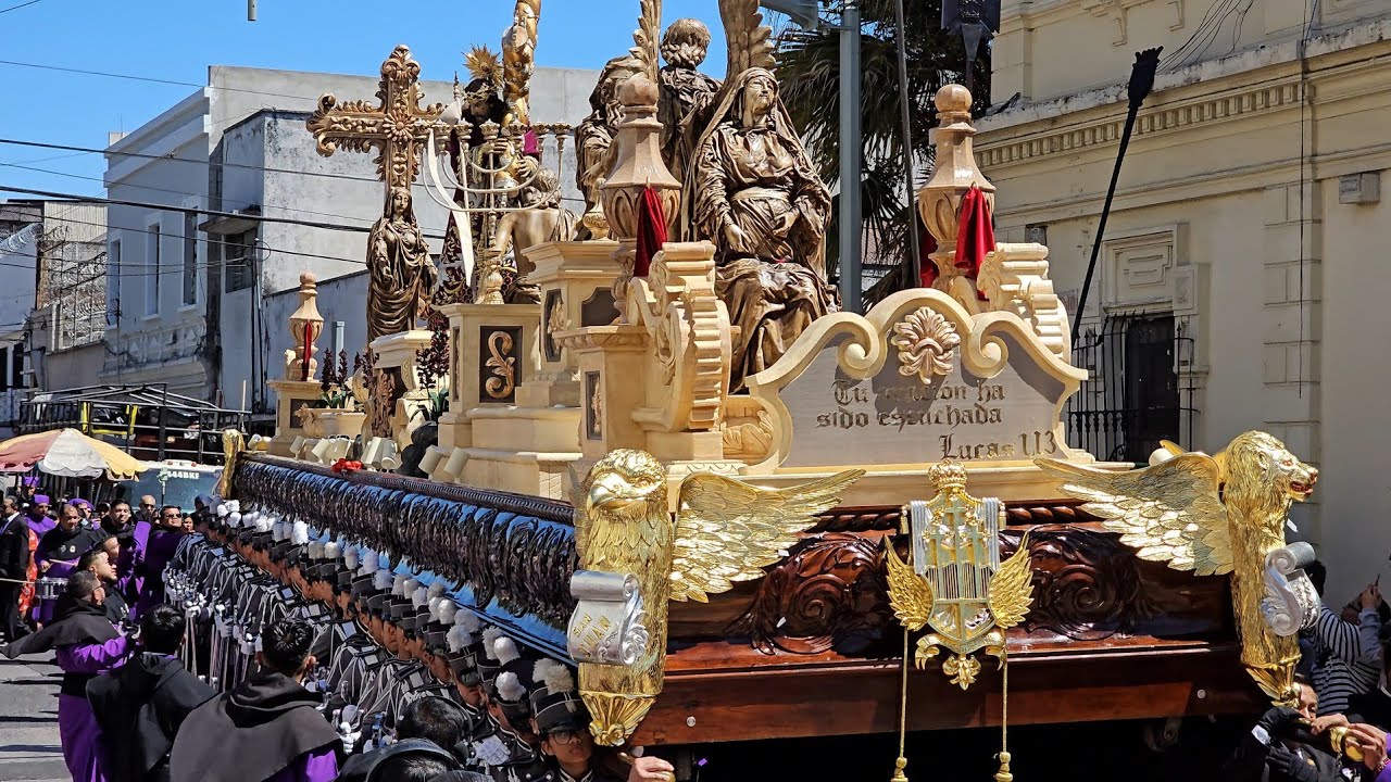 Jóvenes cruzando Jesús de la Justicia Segundo Domingo de Cuaresma 2026