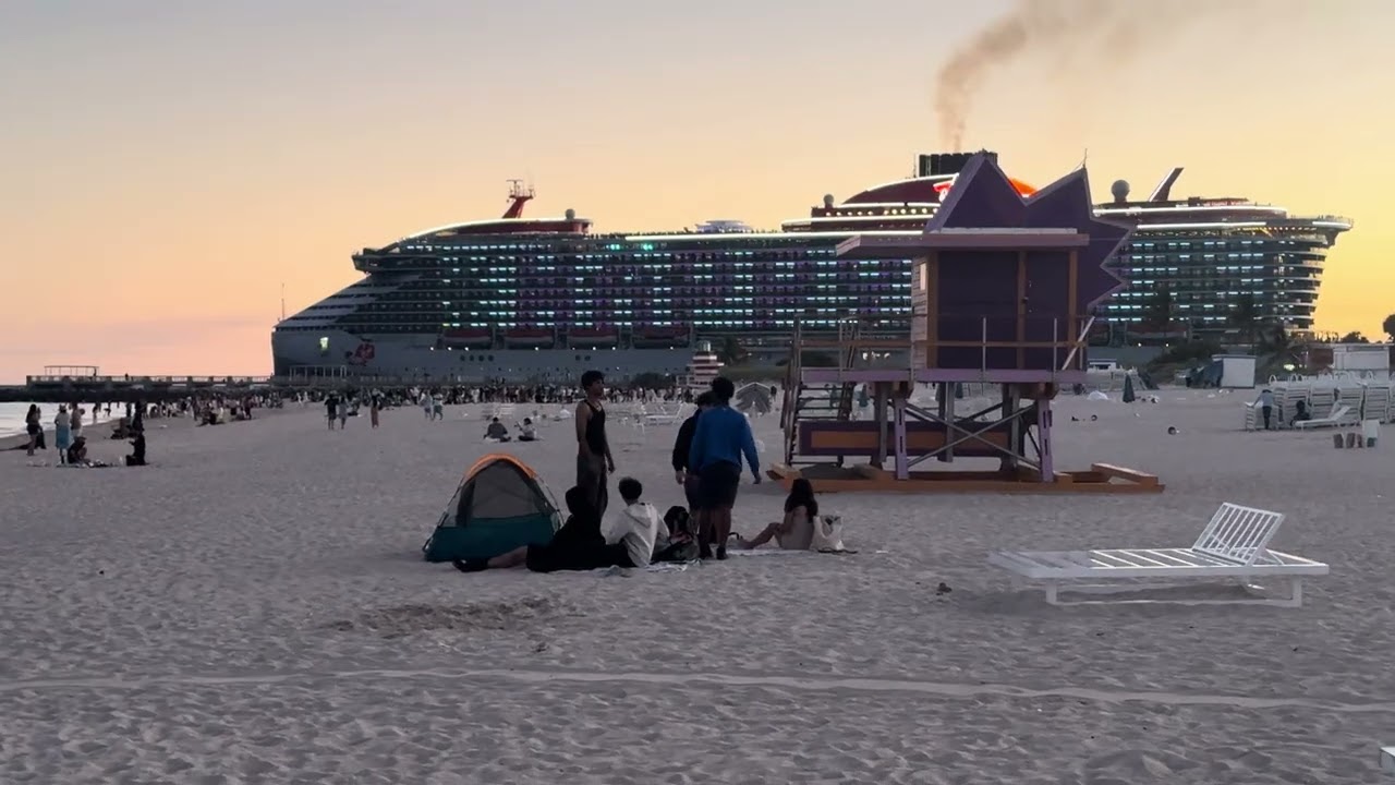 Salida del último crucero de las playas de Miami Beach