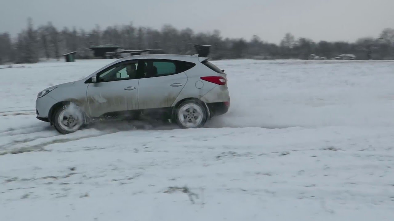 hyundai i35 snow test off-road