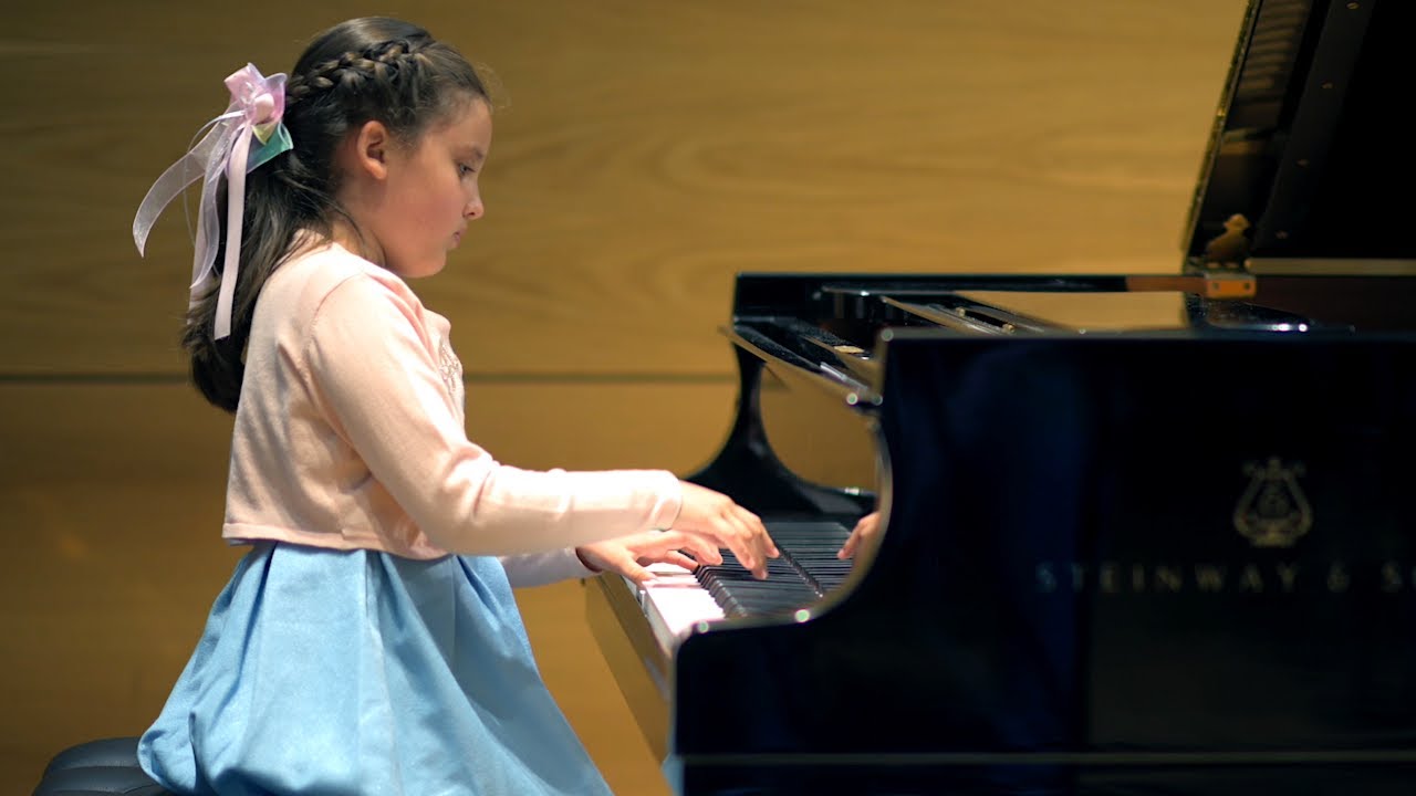 Alicia Barnea Choi plays Bach and Debussy's Arabesque no. 1
