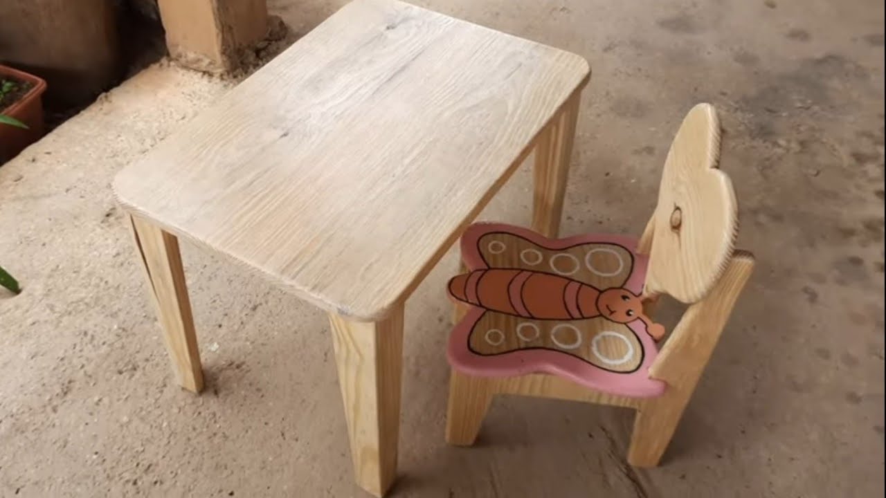 Cadeira e mesinha infantil