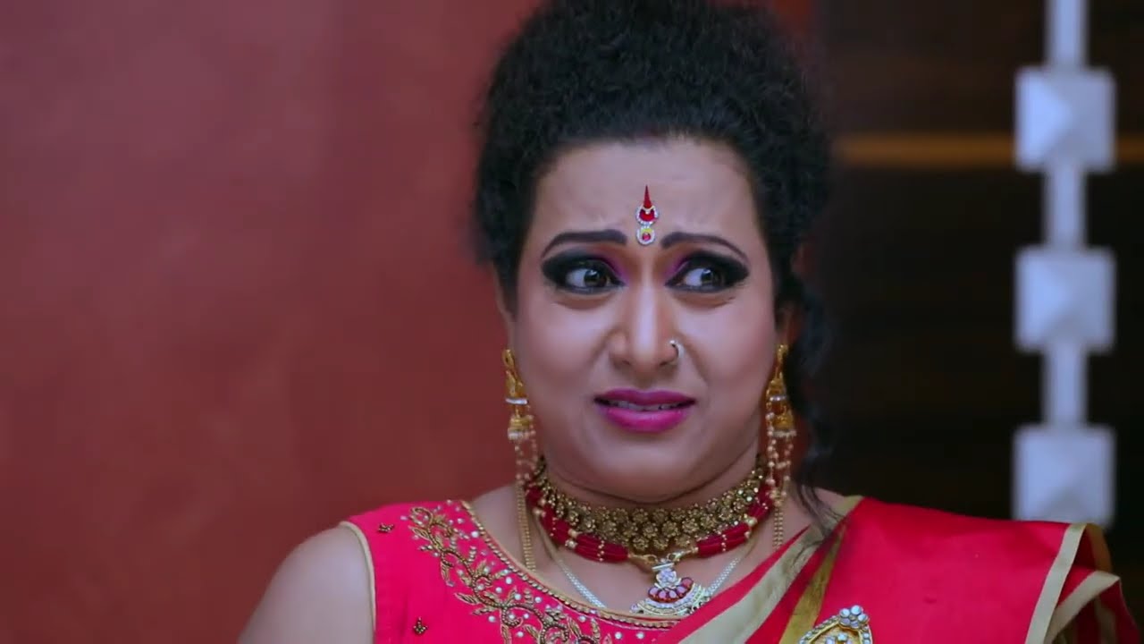 ತನಗೆ ಲಂಚ ನೀಡುವುದರ ವಿರುದ್ಧ Remo Urmilaಗೆ ಎಚ್ಚರಿಕೆ ನೀಡುತ್ತಾನೆ | Kamali | Full Ep. 200 | ZEE Kannada