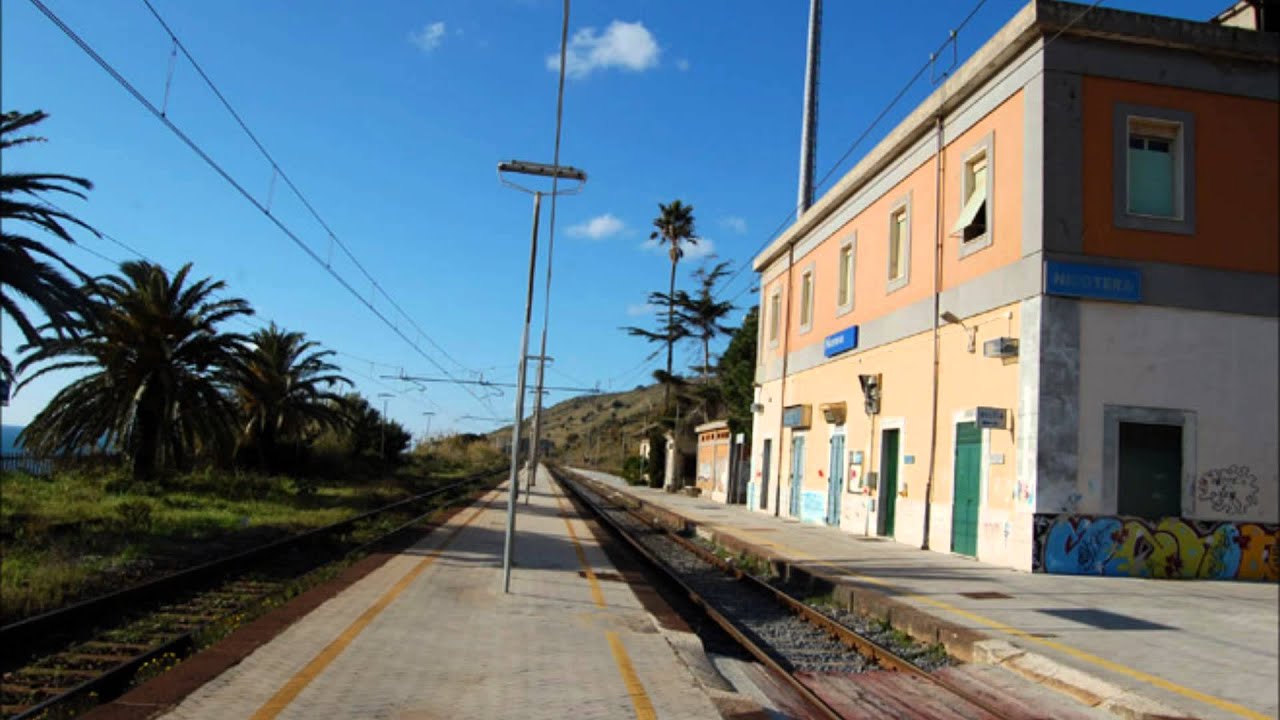 Annunci alla Stazione di Nicotera