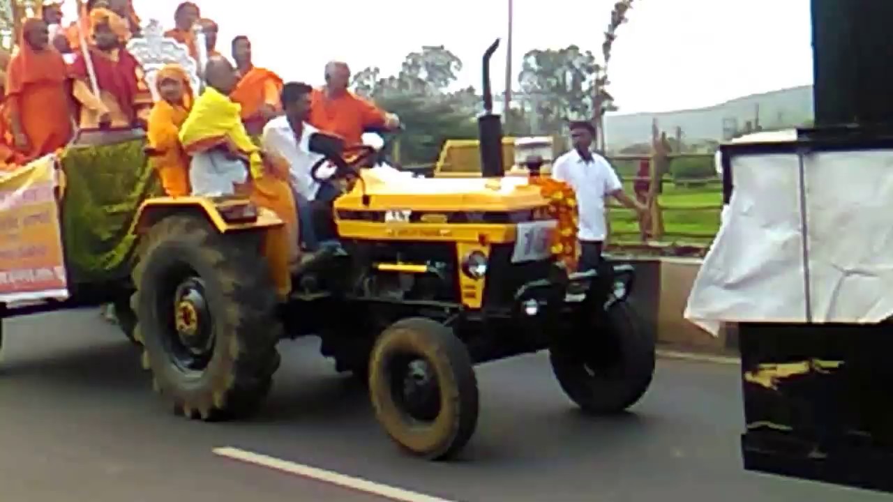 kumbh mela sahi yatra maha mandleshwar going for royal bath