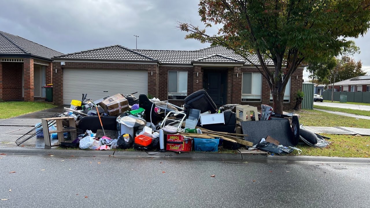 Bulky Hard Rubbish Pile Digging!