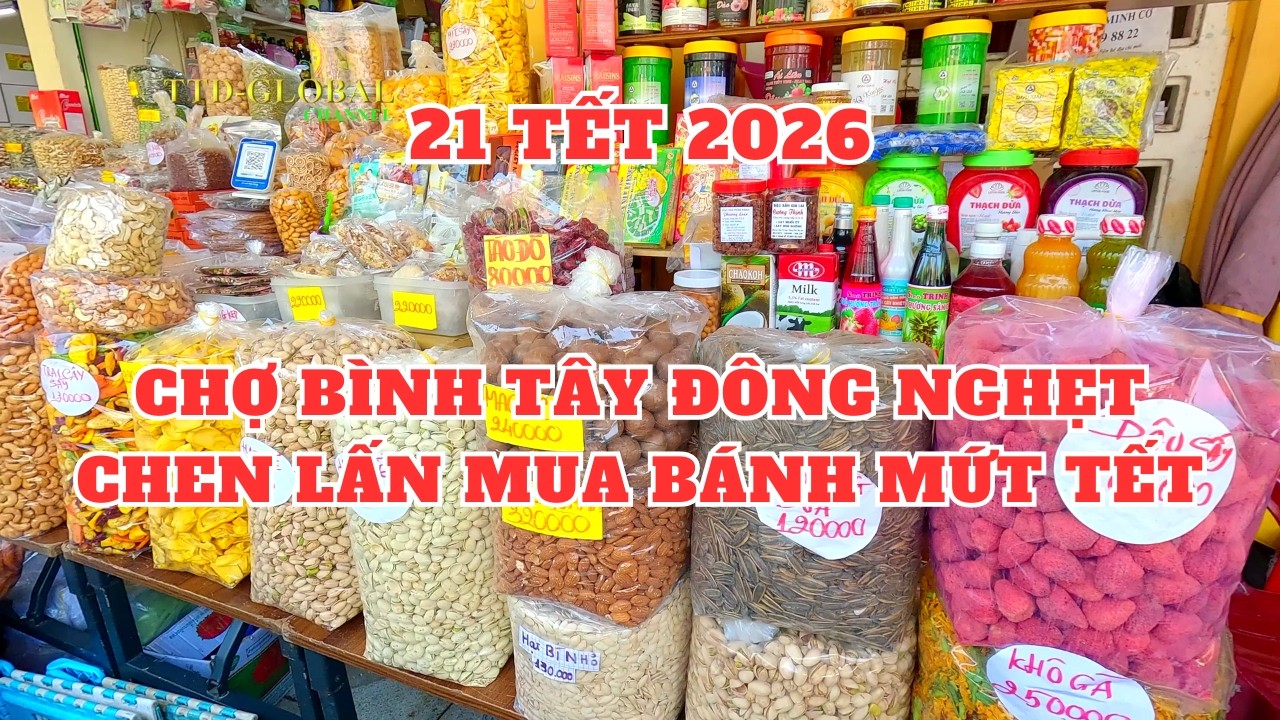 Bùng nổ bà con đi chợ Bình Tây mua bánh mứt tết 2026
