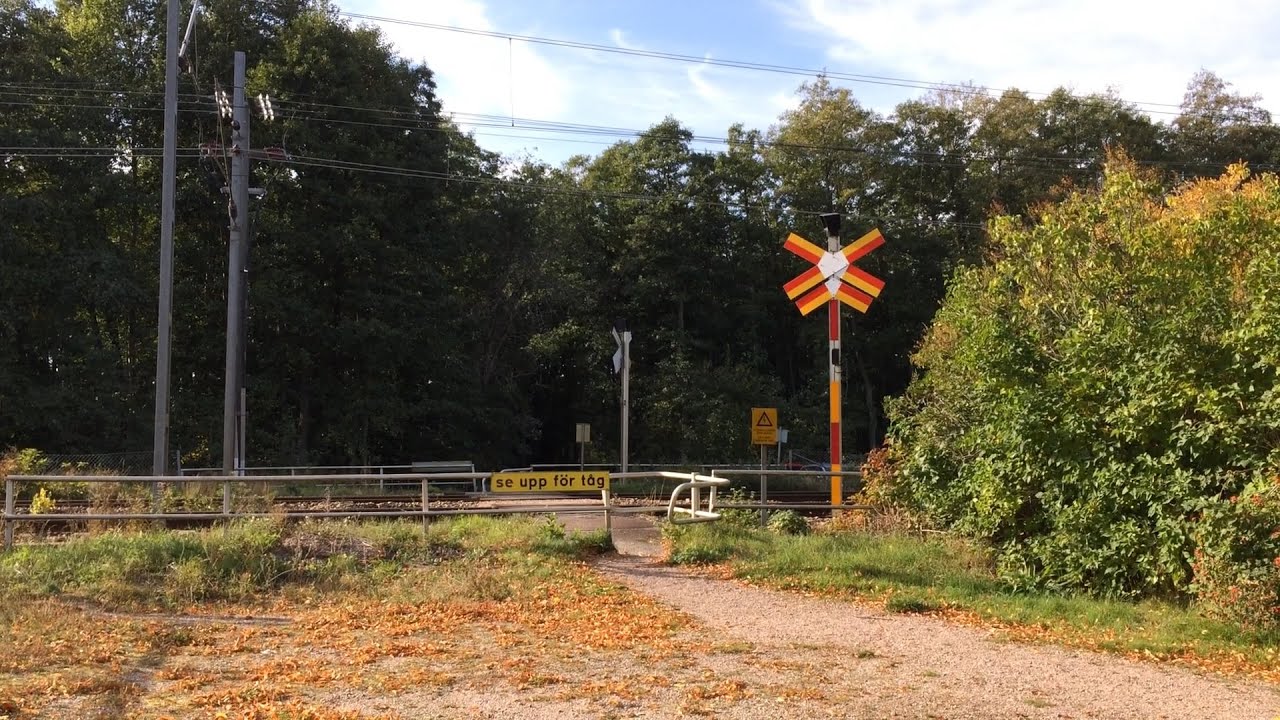 *Endast ljudsignaler* Järnvägsövergång Kvicksund (Sjövretsvägen) / Swedish railroad crossing