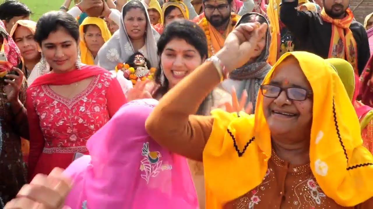 भव्य कलश यात्रा ग्राम जावली (उ. प्र) पं.मोहित पाराशर जी महाराज