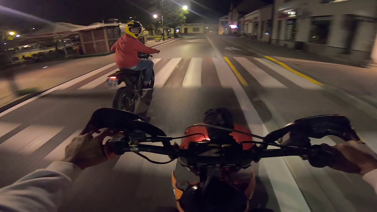 GONIŁA NAS POLICJA 🚔, NOWA BAZA, DERBI SENDA na MALINIE😎 - MOTOVLOG