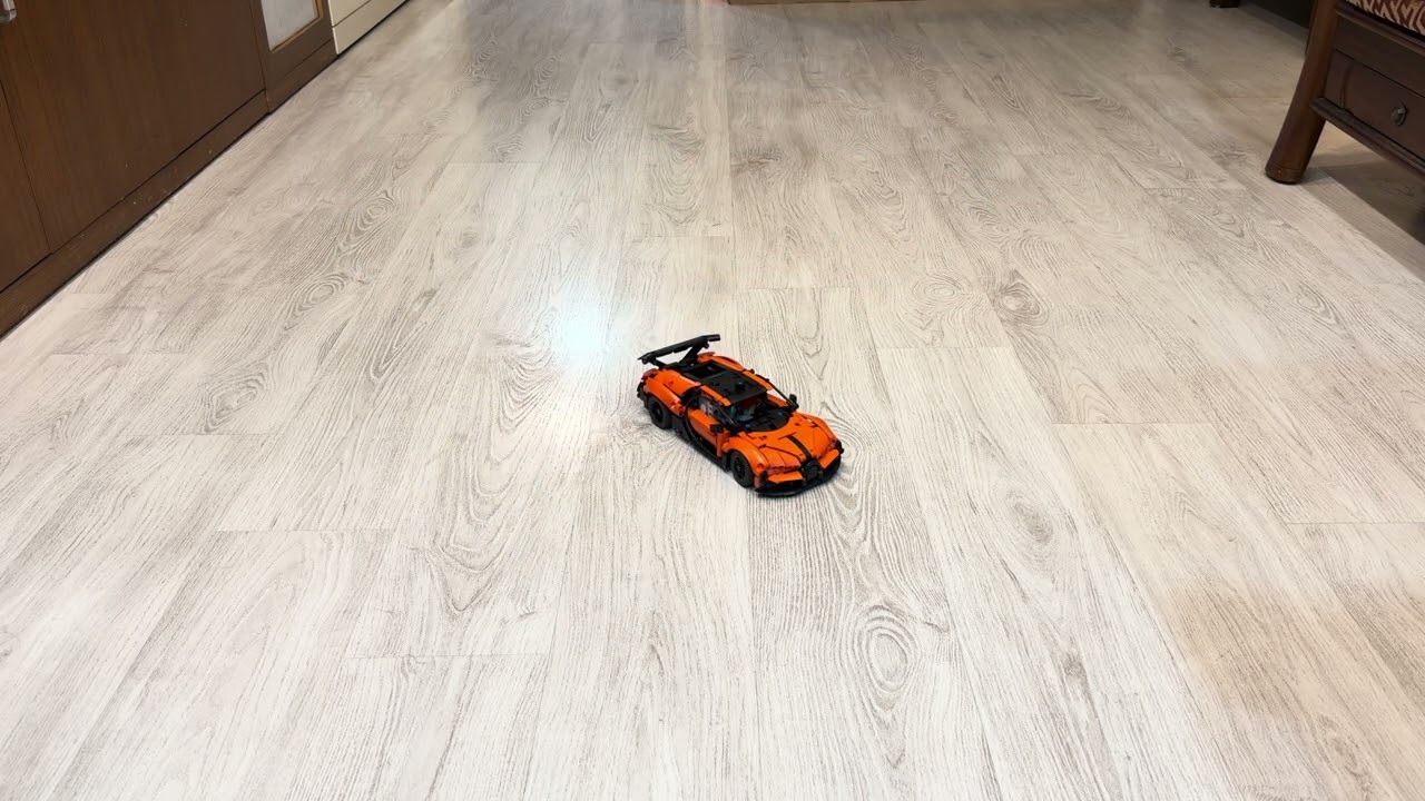 LEGO 42222 RC Bugatti Chiron Pur Sport Hypercar M Motor Driving