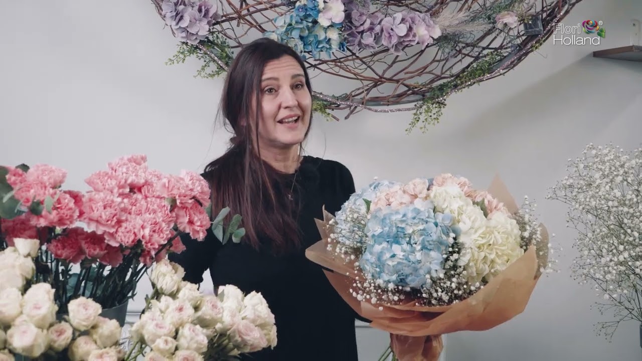 Flori Holland - Soon... Buchet cu hortensii si gypsophila... cu Anca Vlad