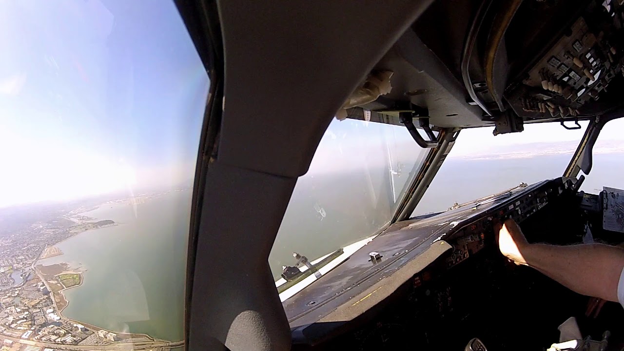 San Francisco - SFO Landing - Boeing 737 Cockpit View