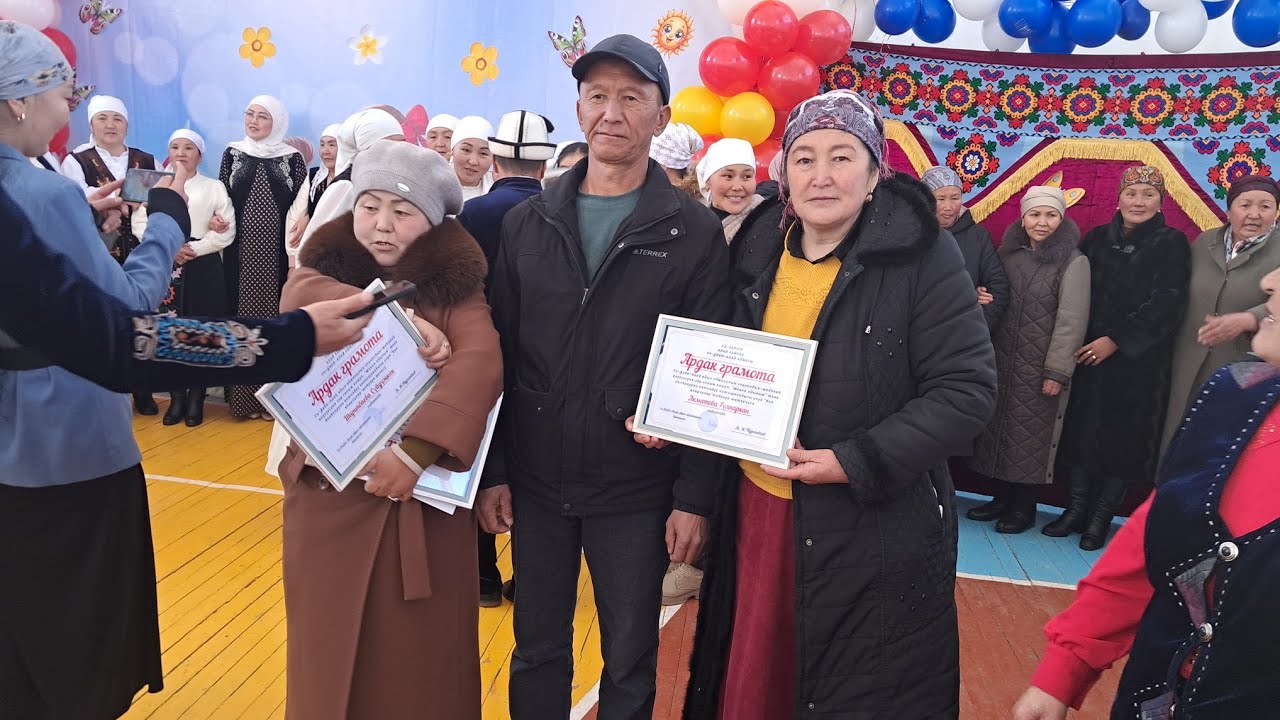 Учтобо Кызыл-Алай айылынын мугалимдер жамааты ыр кесе.8.03.2025ж.#апалар #комуз #балдар #ырдапжаша #