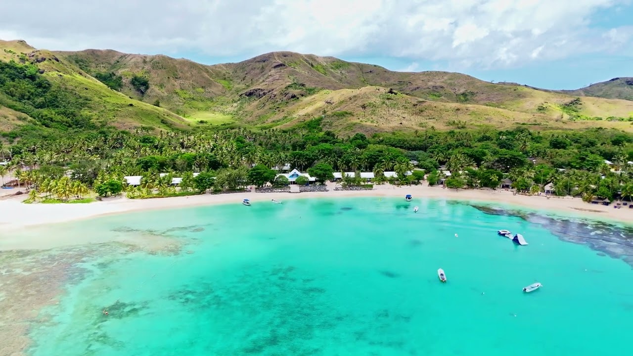 Nacula island, Oarsman's Bay Lodge, Fiji - DJI Mini 4 Pro Video, November 2024 Part 1