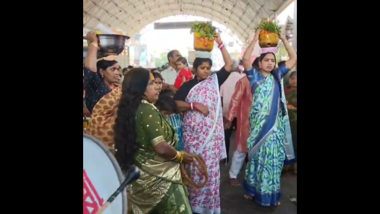 బల్క‌ంపేట ఎల్లమ్మ బోనాలు🙏🏻🕉️🛕@VibewithRajFamily-g4k #devotional#blessed#yellamma#temple#telangana 