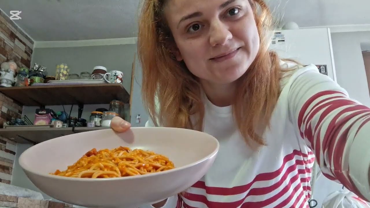 Azi am gatit Paste cu sos rosu +rămâneți pana la final  #food #ambitie 