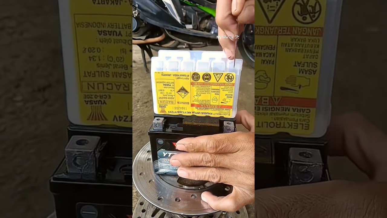 Dead battery? Don&rsquo;t panic!😱 #mechanic #mechaniclife #tools #diy #diymechanic