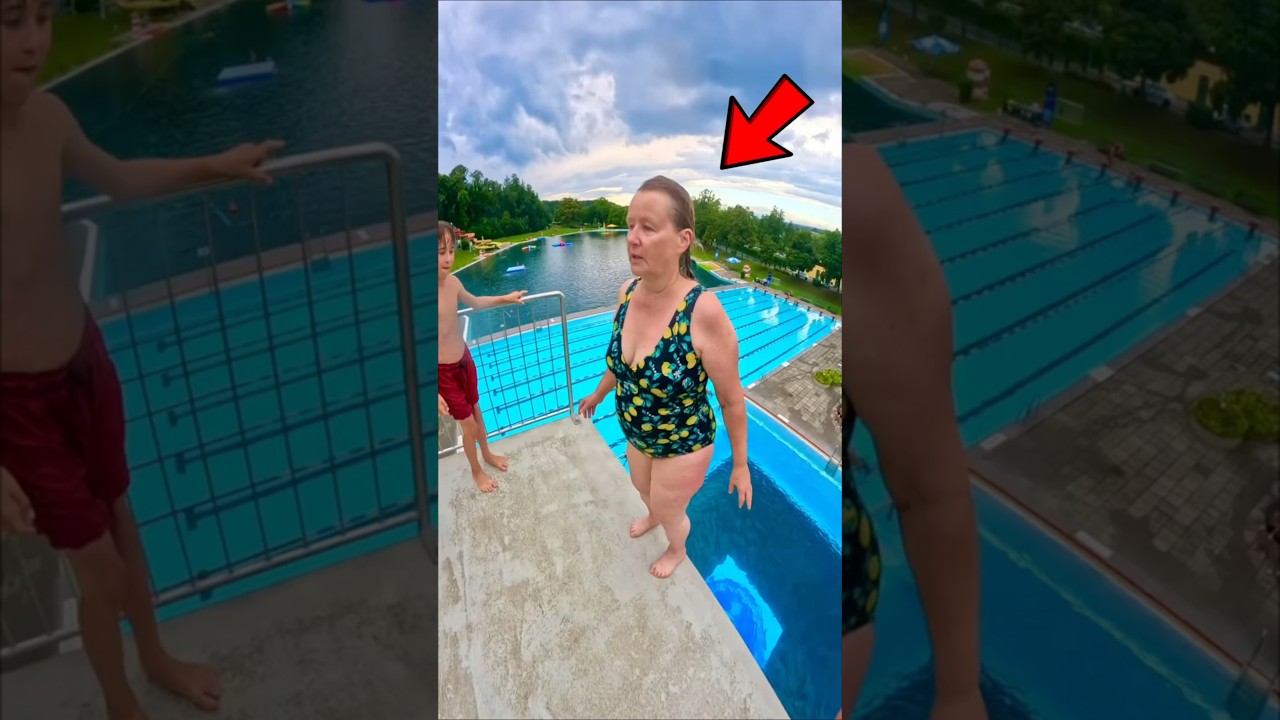Mama wskakuje do basenu ❤️