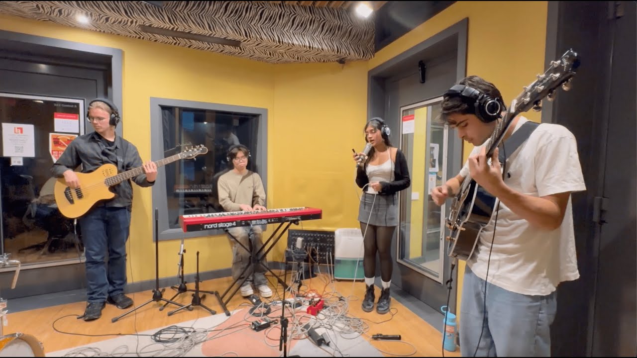 Hello...? - Niki Motial Live session