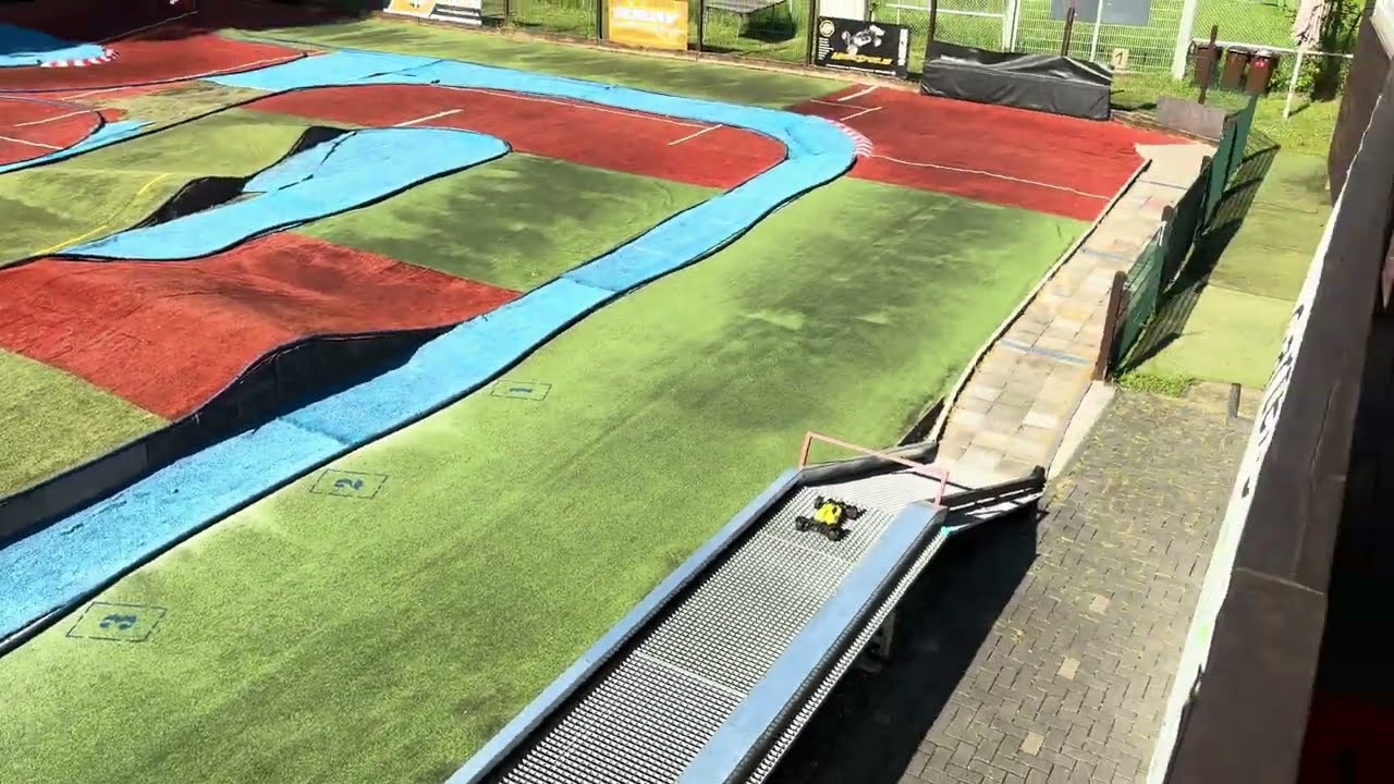 1:10 4WD Buggy Tekno EB410 at the carpet track