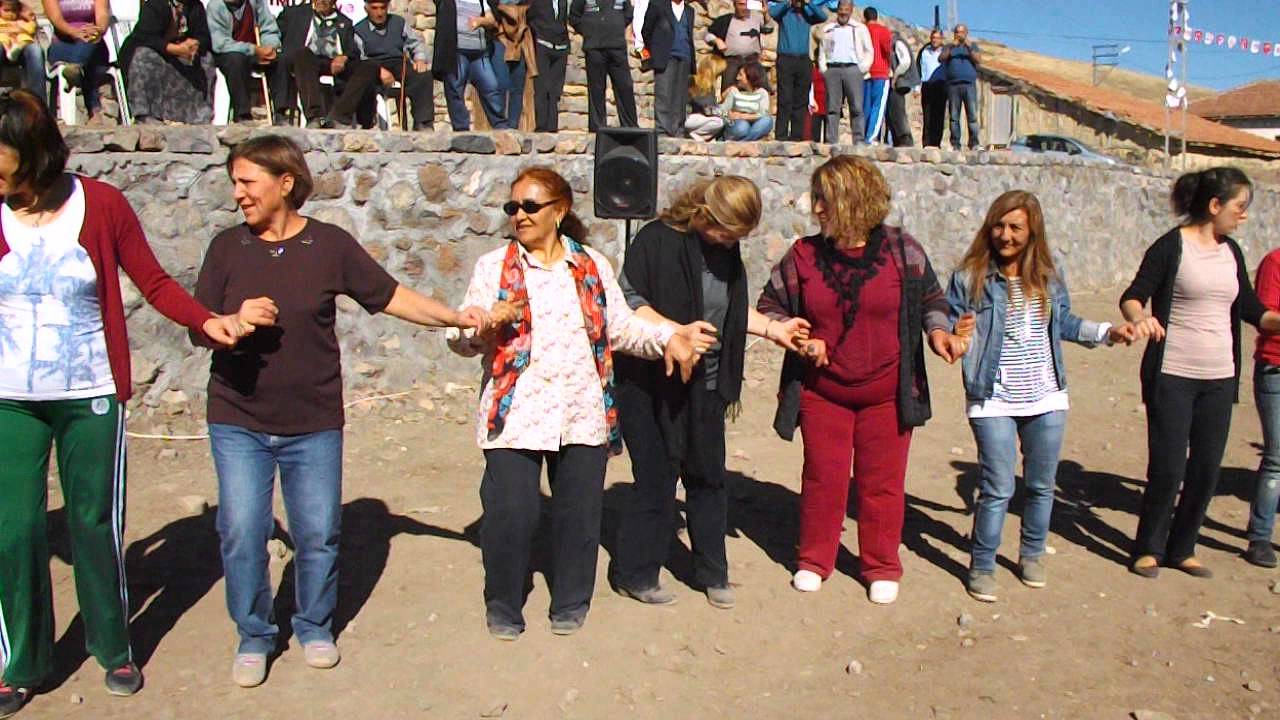 KARASAR KÖYÜ DİVRİĞİ   KÖY SEYİRLİK OYUNU