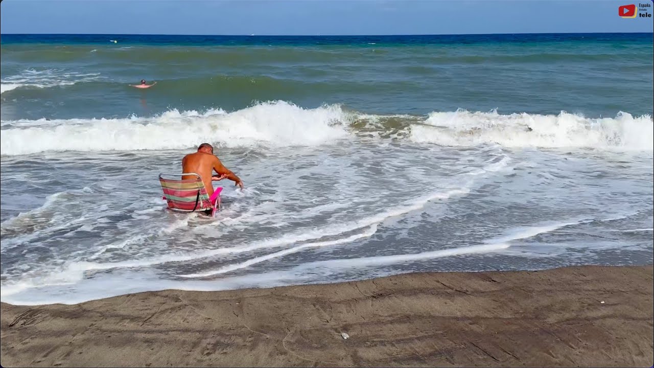 PLAYAS de VERA 🇪🇸|  Olas y bañistas | España Bretaña Tele