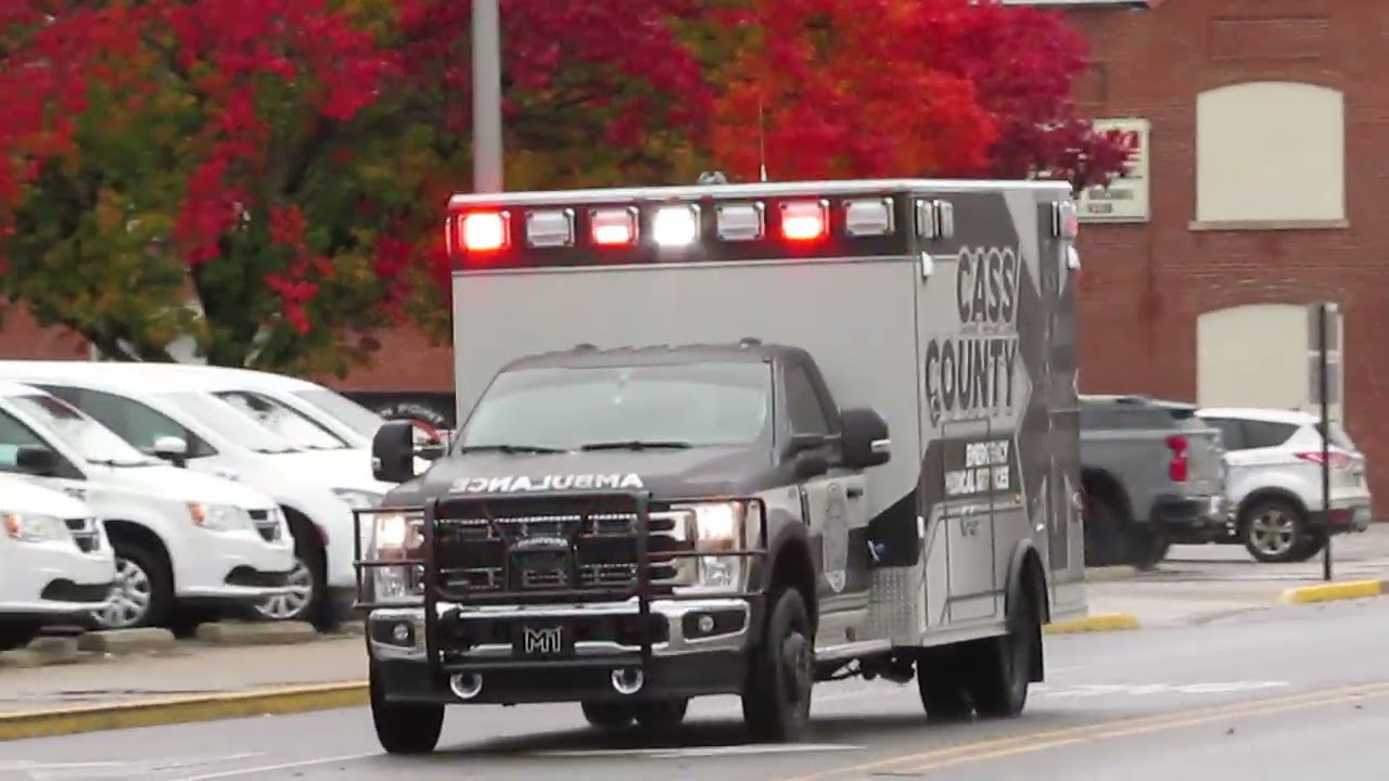 Cass County Medic 1 & LFD Engine 101 - Code 3 Response - Medical Emergency **Heavy Buell Horn**