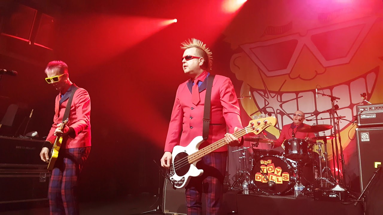 Fiery. Cloughy. Toy Dolls La Nef Angoulême