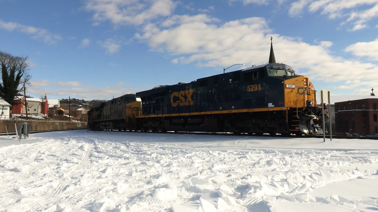[4K] 1/31 CSX westbound manifest freight train at Viaduct JCT Cumberland MD #snow #shorts #short
