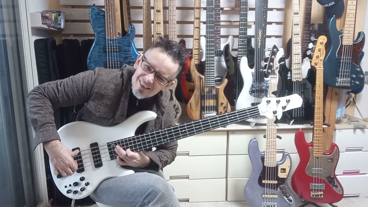 High End Japanese Bass Guitars; STR LS559 Custom BASS REVIEW / BASS SOUNDCHECK