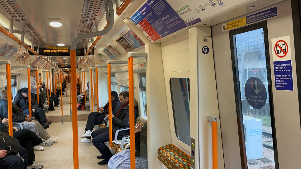 London Overground | Mildmay Line | Hackney Wick – Stratford | Class 378 Train