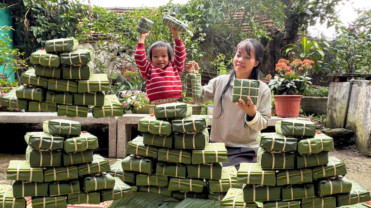 Wrapping Banh Chung and Visiting the Spring Market !