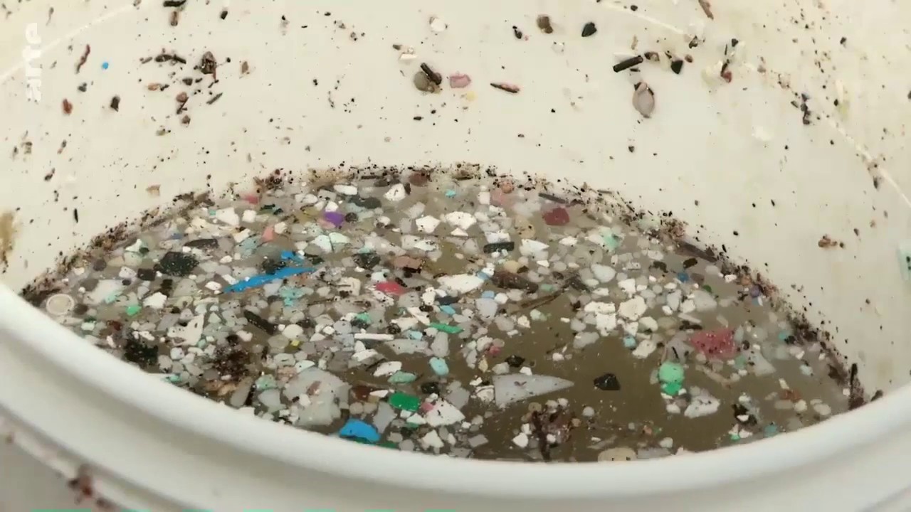 Le plastique : la menace sur les oc&eacute;ans - Reportage CHOC 2018HD
