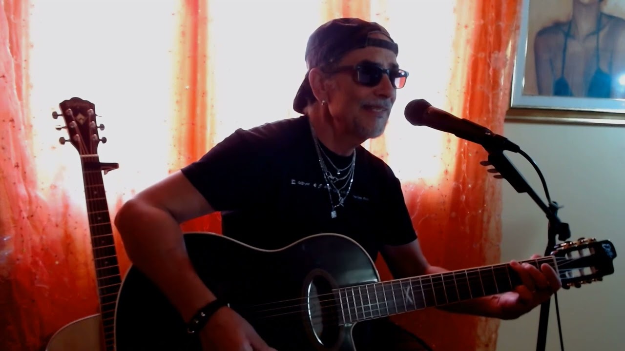 Suono 15 canzoni con una chitarra Eko Nylon NXT, da 200 euro