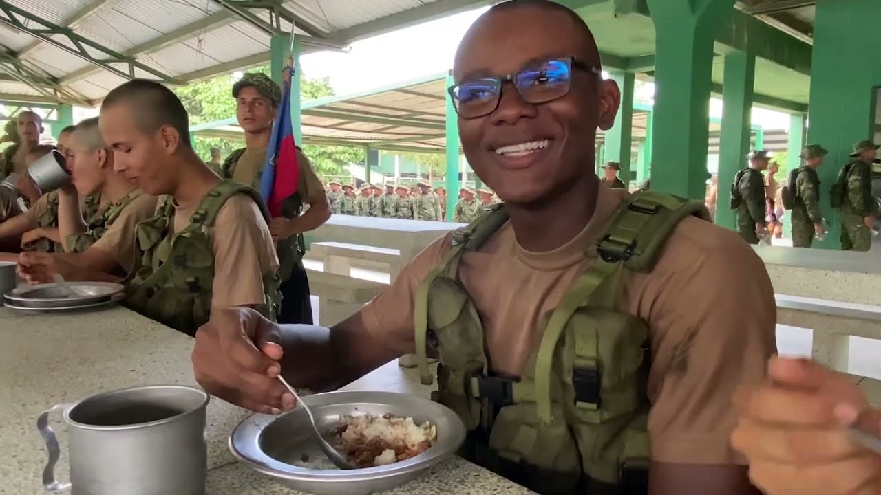 HUELLANFIBIA/ los chef de la Base de Entrenamiento de Infanteria de Marina