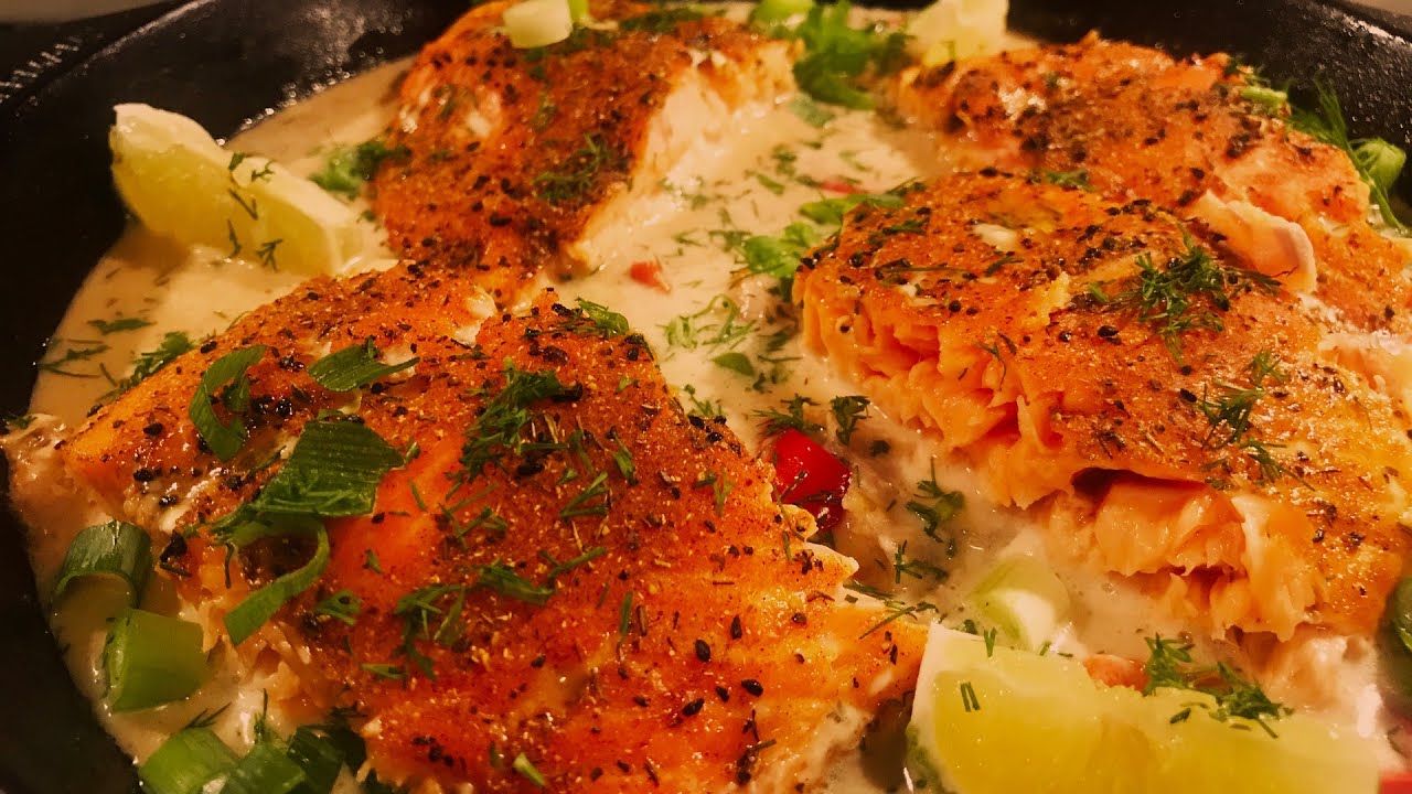 Warm gerookte zalm in kokossaus