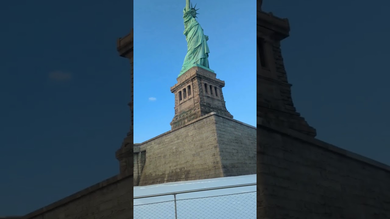​From skyscrapers to the torch. Mapping the journey from Manhattan to the Island-Statue of Liberty.