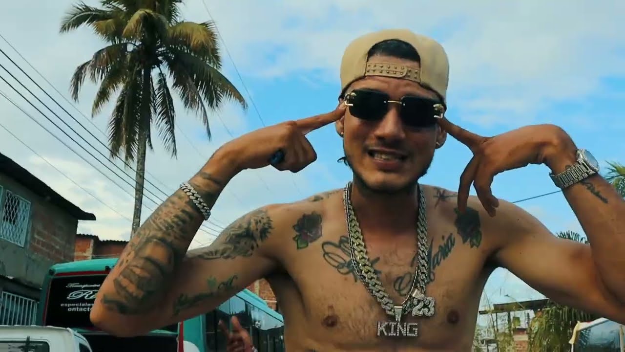 Del barrio -  Video Ofcial -  @Distrito23Oficial