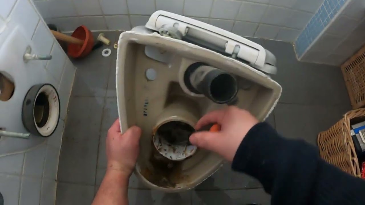 Zelf je WC ontstoppen met een rubber ontstopper | WC verstopt oplossen