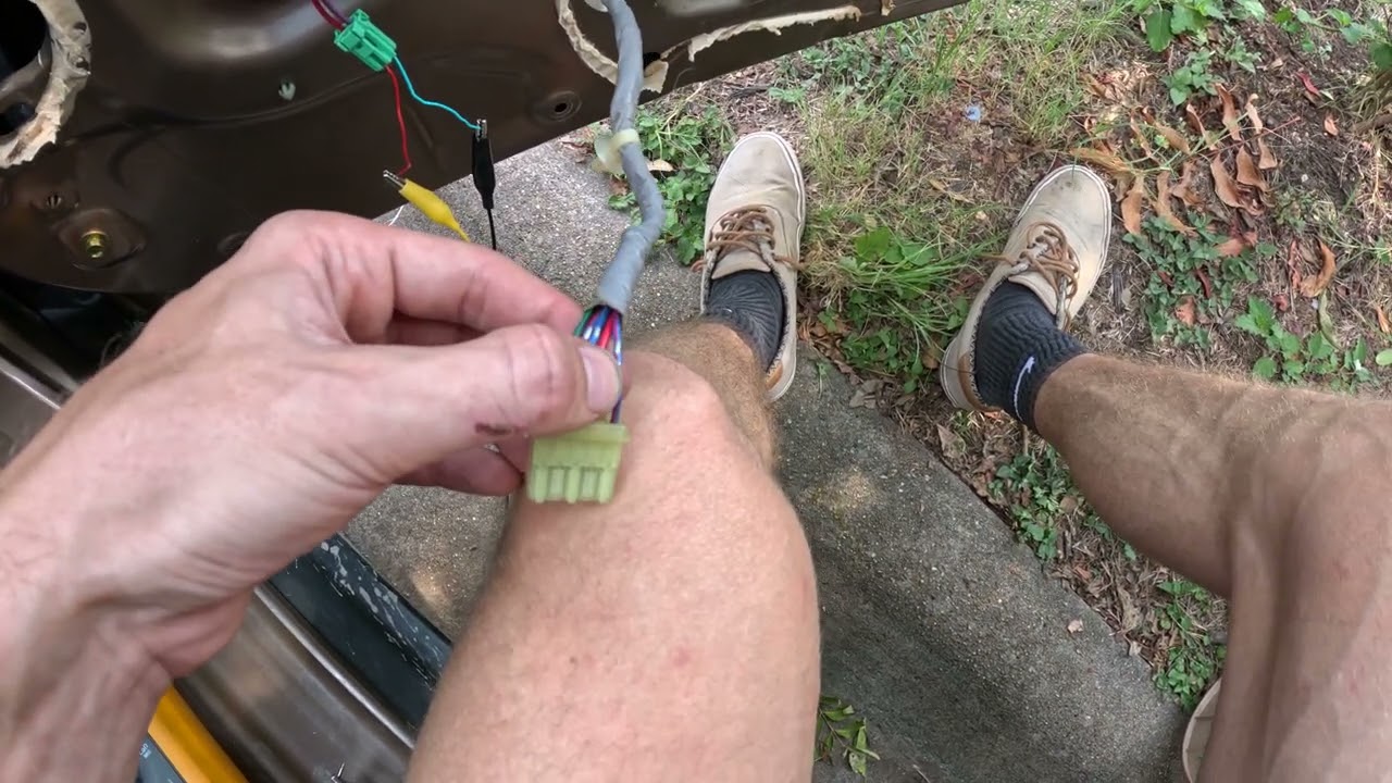 Honda CR-V 2004 (second gen) Fix Your Power Windows: A Troubleshooting Guide