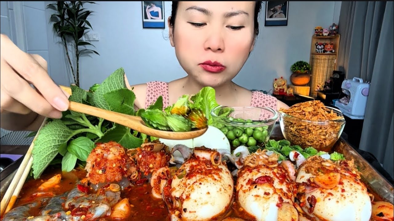 Thaifood ASMR เหลาทะเลปลาร้าทั้งเผ็ดทั้งเเซบเต็มปากเต็มคำ Mixed seafood salad MUKBANG SHOW 