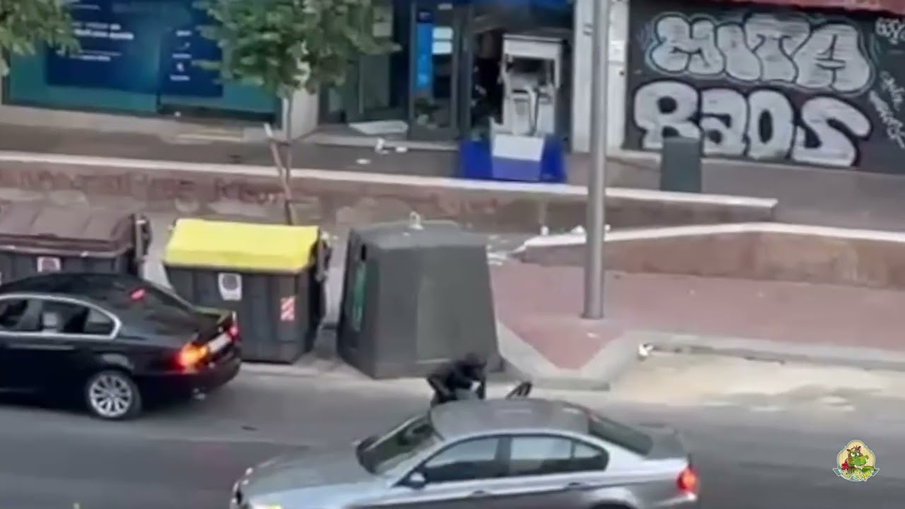 ATRACO EN EL BBVA DE AVENIDA MARQU&Eacute;S DE CORBERA