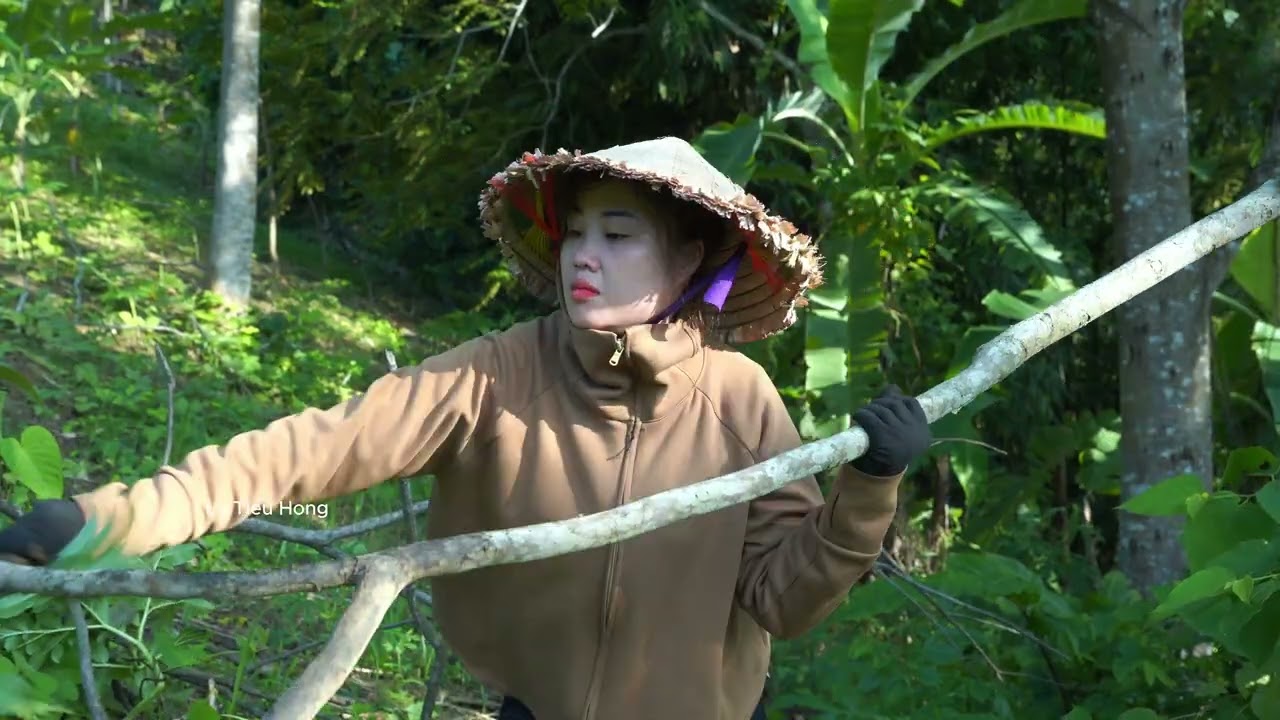 Many difficulties when the girl has not found her mother - can the girl start a new life???