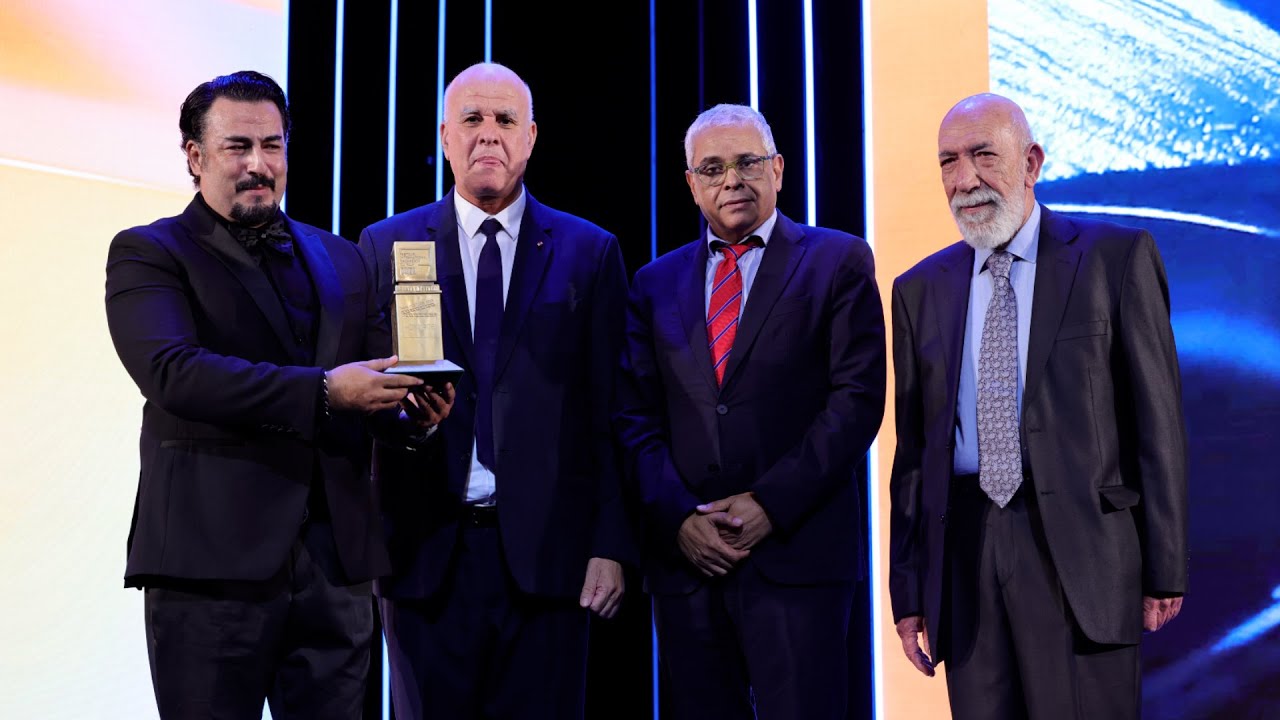 تكريم الفنان ربيع القاطي في حفل إفتتاح الدورة 14 للمهرجان الدولي المغاربي للفيلم بوجدة