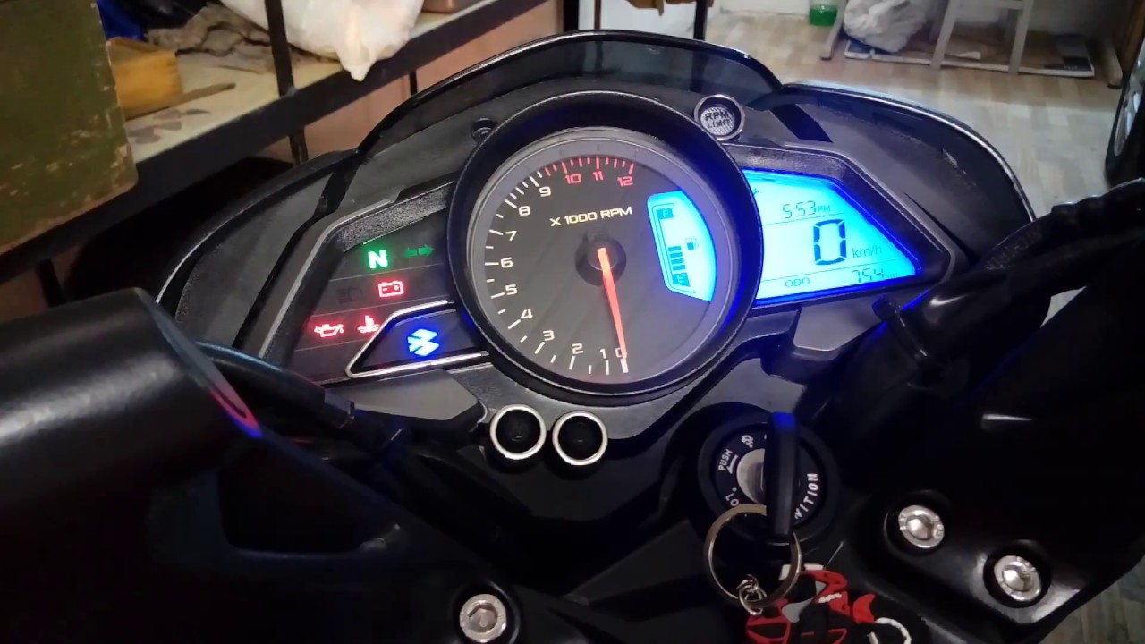 Приборная панель на Bajaj Pulsar NS200 2017