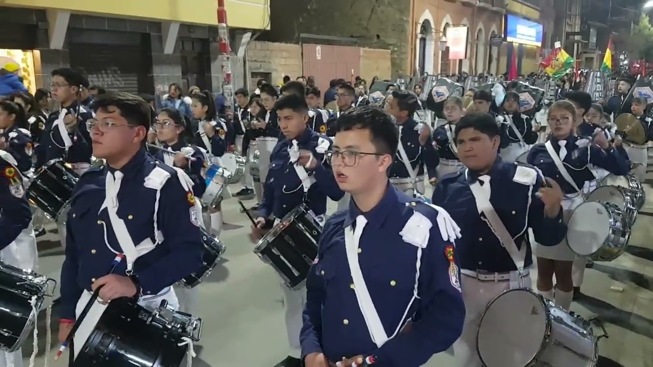 Colegio Anglo Americano Oruro desfile Agosto 2023 junto a CATEC